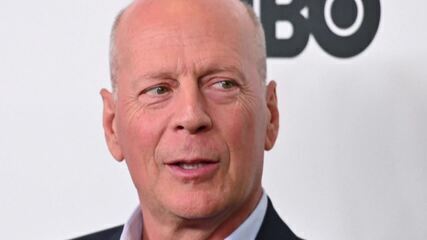 Bruce Willis não reconhece mais a mãe e tem comportamento agressivo, diz familiar