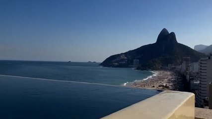 Um tour pela cobertura do edifício Itacurussá, em Ipanema