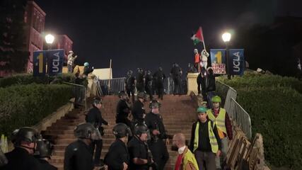 Polícia entra em confronto com manifestantes durante desocupação de acampamento pró-Palestina