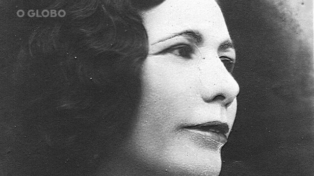 A professora Celina Guimarães Viana foi a primeira mulher a votar no Brasil, em 1928, na cidade de Mossoró, no Rio Grande do Norte.