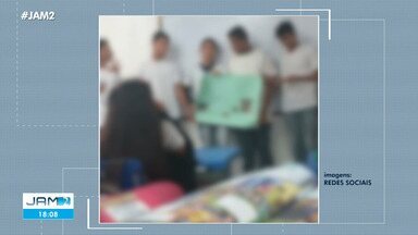 Aluno fura colega com caneta em sala de aula de escola em Manaus - Aluno fura colega com caneta em sala de aula de escola em Manaus