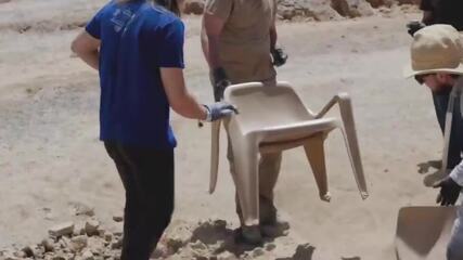 Cadeira que voa no deserto
