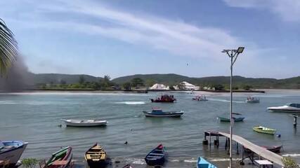 Embarcação pega fogo em Cabo Frio​