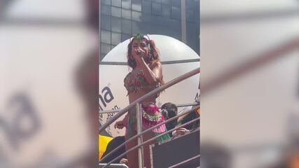 ​Anitta expõe ladrões em bloco, no Rio