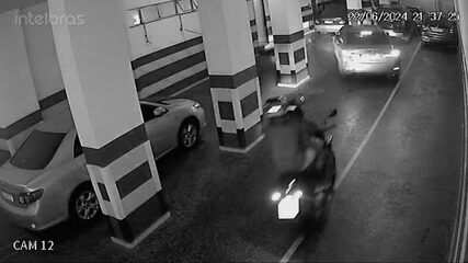 Bandidos de moto invadem prédio na Tijuca e roubam BMW