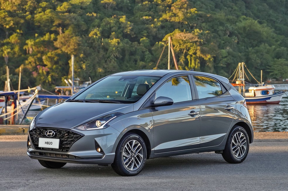 Hyundai HB20 ultrapassa por pouco o limite estipulado, mas é possível achar por valores mais baixos — Foto: Divulgação 