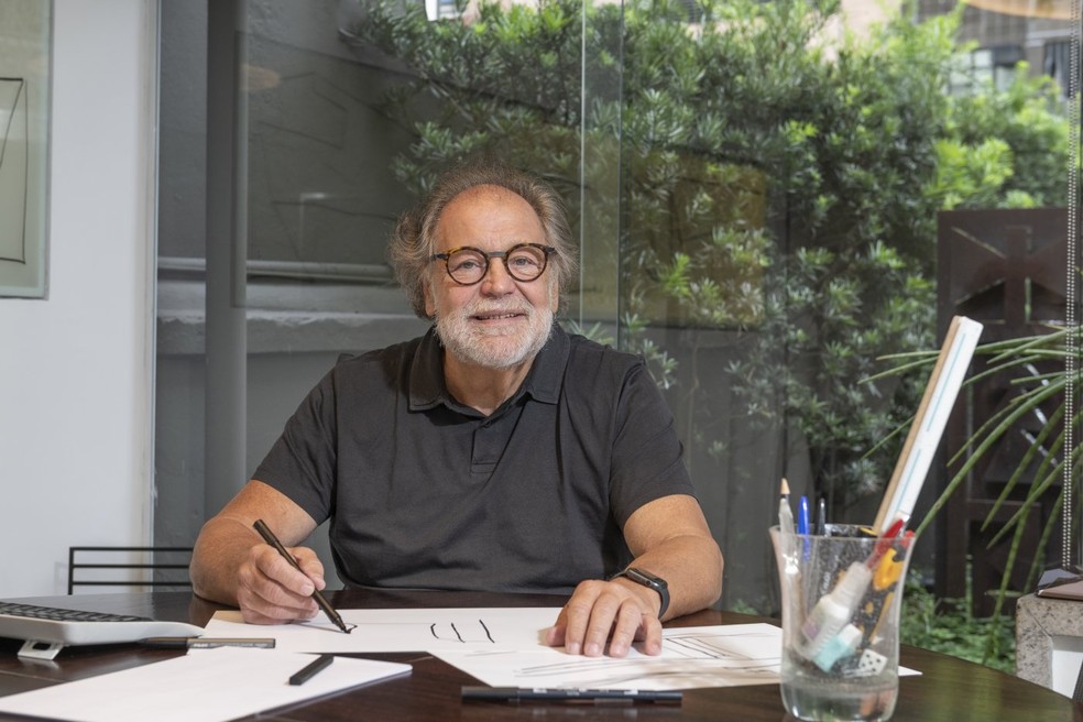 Aos 73 anos, Gustavo Penna assina obras em diversas cidades no Brasil e no exterior. A maioria delas, porém, foi construída em Minas Gerais — Foto: Daniel Mansur / Divulgação