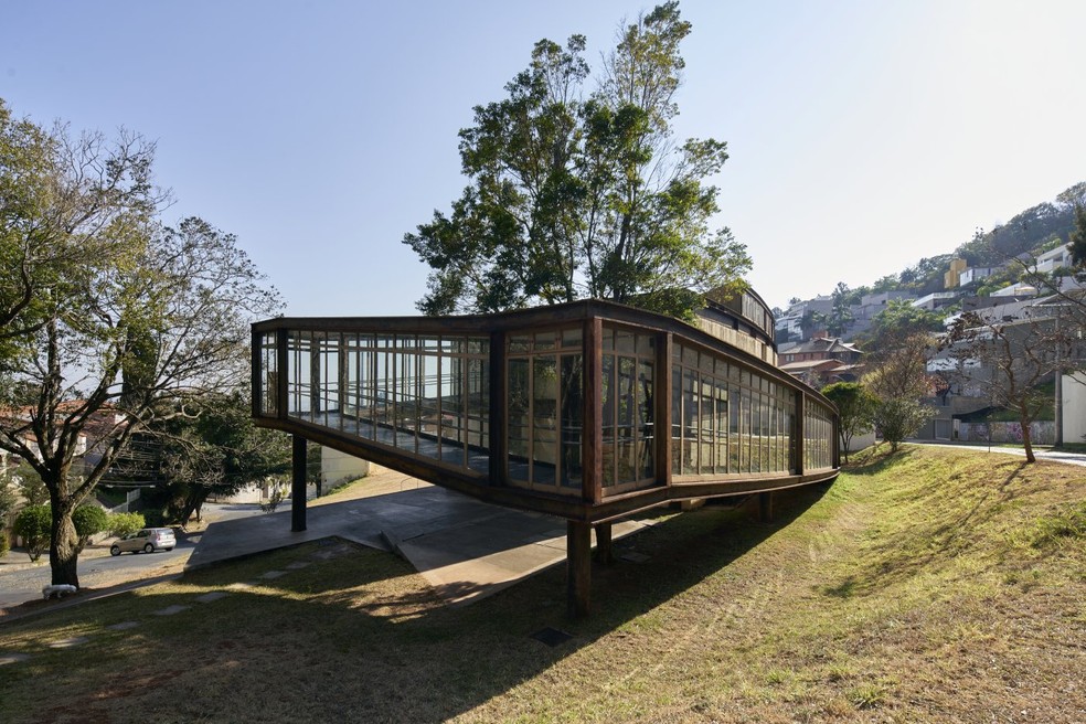 Para Gustavo, a arquitetura deve ser aberta e leve. Na foto, a Escola Guignard. Projetada por ele, trata-se da escola de artes da UFMG, localizada em Belo Horizonnte — Foto: Jomar Bragança / Divulgação