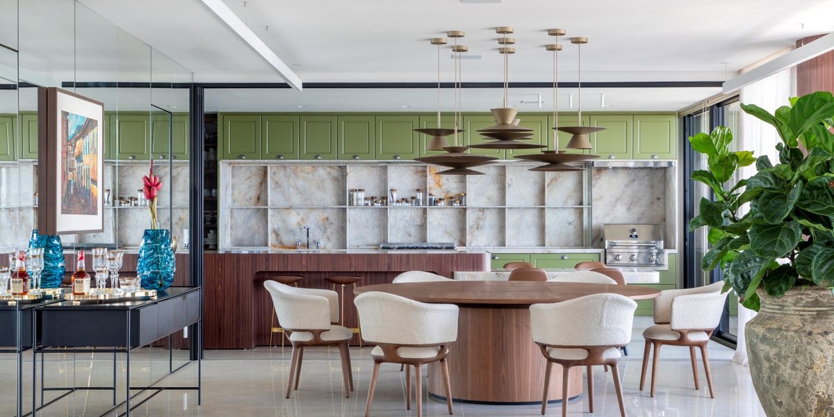 Pontos de cor, design e arte marcam apartamento de 287 m² em Goiânia