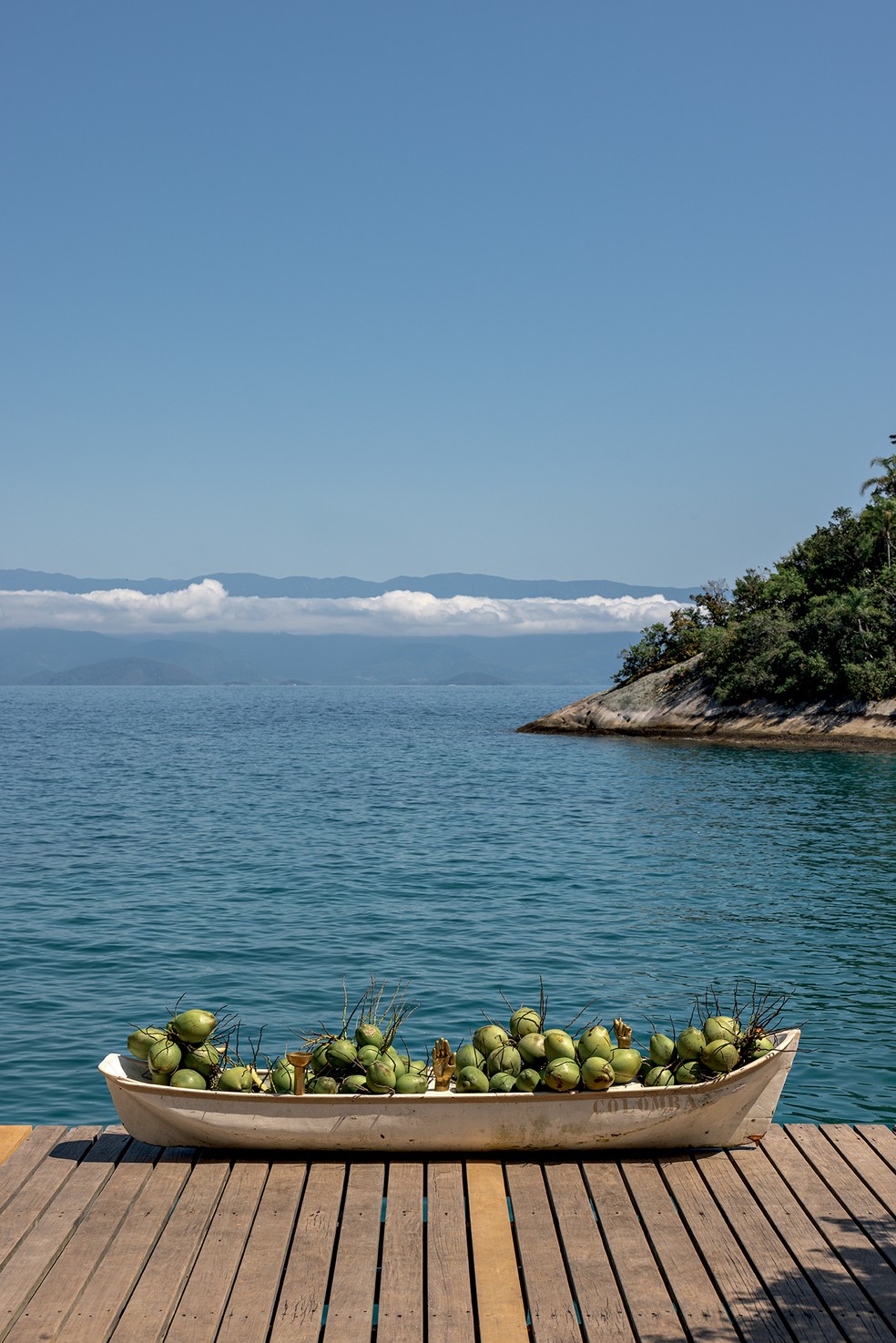 A paisagem do paraíso: cocos verdes na canoa para se refrescar nos dias de sol — Foto: Fran Parente