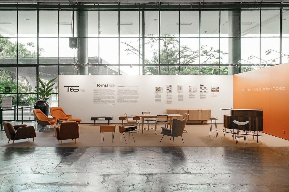 Stand da Galeria Teo na SP-Arte 2024, com a exposição “Dar forma à Forma: traços de memória de um brasil moderno” — Foto: Reprodução/Instagram @galeriateo
