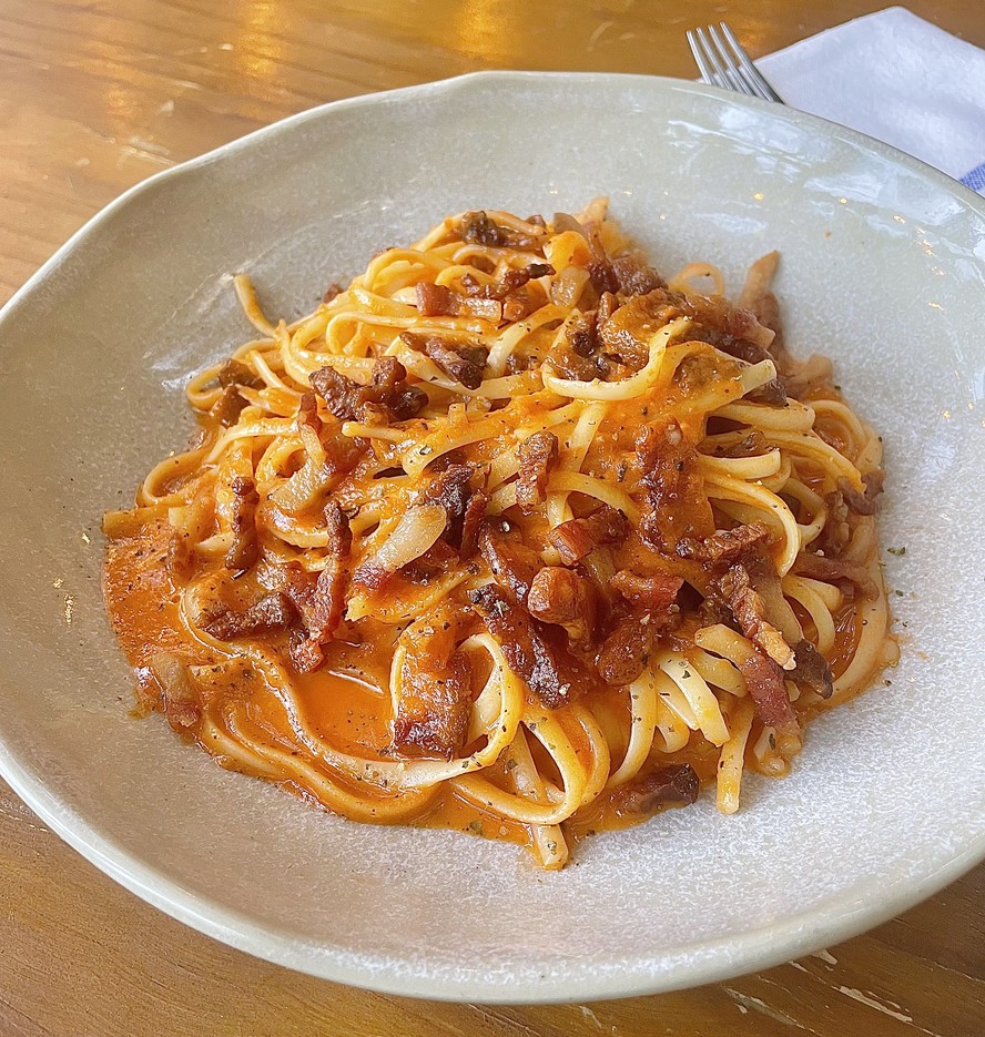 Aprenda a fazer uma massa especial que leva pecorino e guanciale