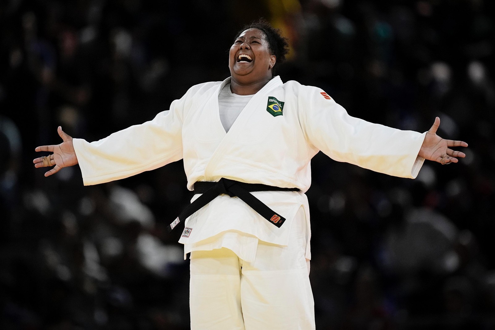 Beatriz Souza comemora ouro no judô em Paris 2024. — Foto: Alexandre Loureiro/COB