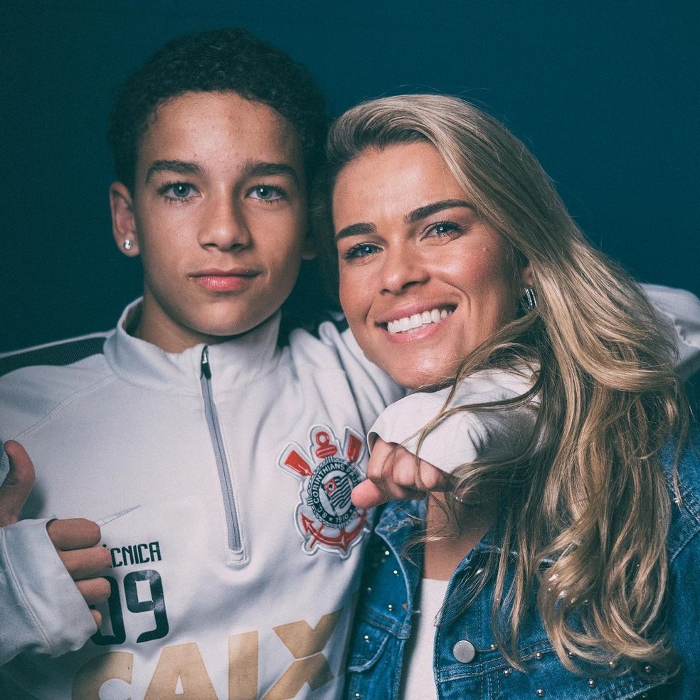 Tamires e Bernardo hoje são atletas do Corinthians: ela pelo time feminino principal e ele pela base — Foto: Reprodução/Instagram