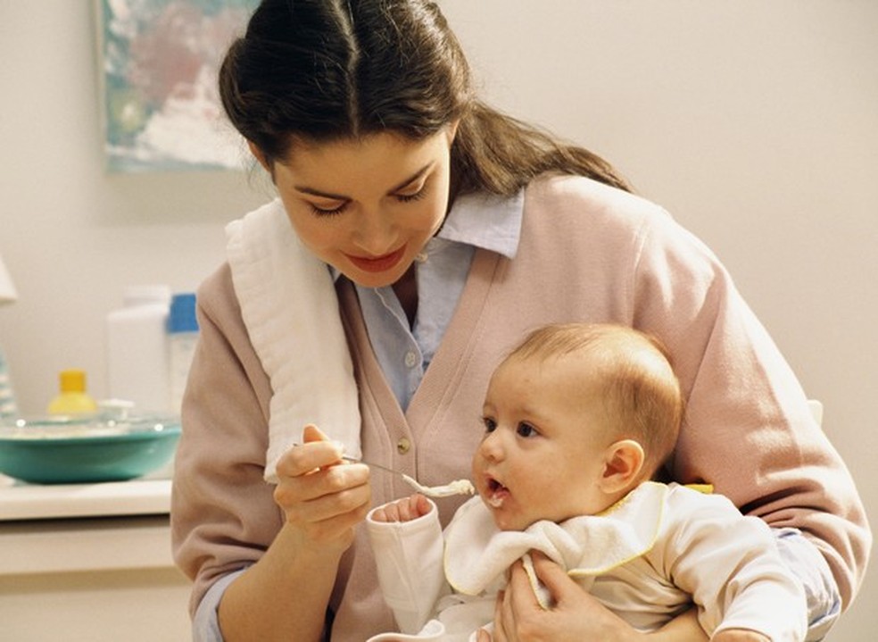 "Uma babá de branco para nos proteger do quê? Para dizer para quem que ela não é a mãe?" — Foto: Thinkstock