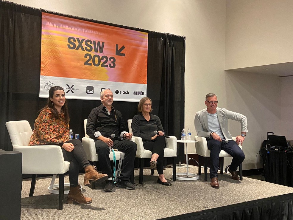  Rachel Lyons (esq.), com Richard Garriott,  Kathryn Sullivan e Ryan Hartman — Foto: Juliana Causin 