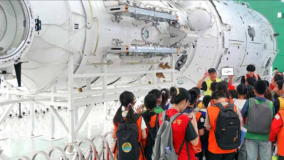 BBC News fonte — Foto: A estação espacial chinesa – que inclui o módulo Tianhe, ilustrado acima – será fundamental para suas intenções de dar um grande salto rumo às profundezas do Sistema Solar
