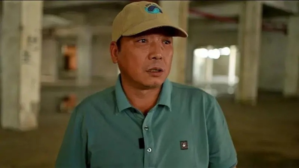 Ren Wenbing foi demitido depois que a fábrica em que trabalhava fechou — o dono decidiu transferir a produção da China para o Sudeste Asiático — Foto: XIQING WANG/BBC