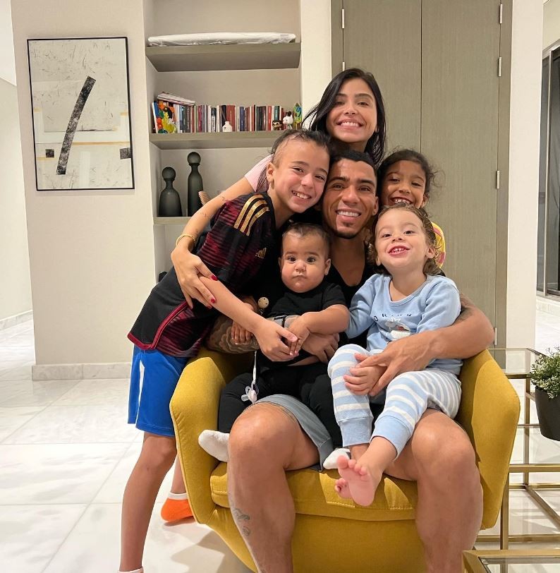 Allan Marques, novo jogador do Botafogo, e família — Foto: rep/ instagram