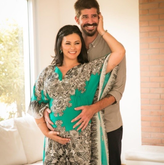 Suzana Alves, a ex-Tiazinha, e o marido, Flávio Saretta — Foto: Instagram
