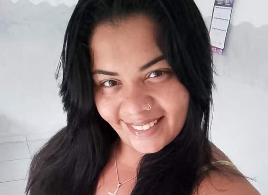 Ana Cristina Ferreira morreu após ser esfaqueada em Cabo Frio