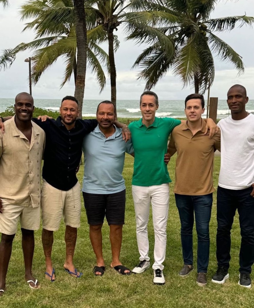Após polêmica de privatização, Neymar e pai se reúnem com empresa para construir resort em PE