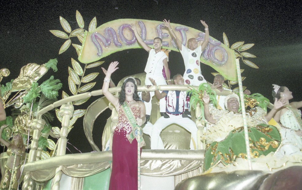 Em 1999, Império da Tijuca fez enredo sobre o grupo Molejo — Foto: Gustavo Stephan/14.2.1999