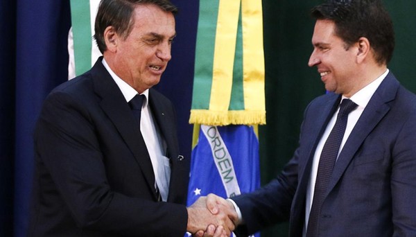 Áudio de reunião mostra Bolsonaro e Ramagem discutindo plano para blindar Flávio