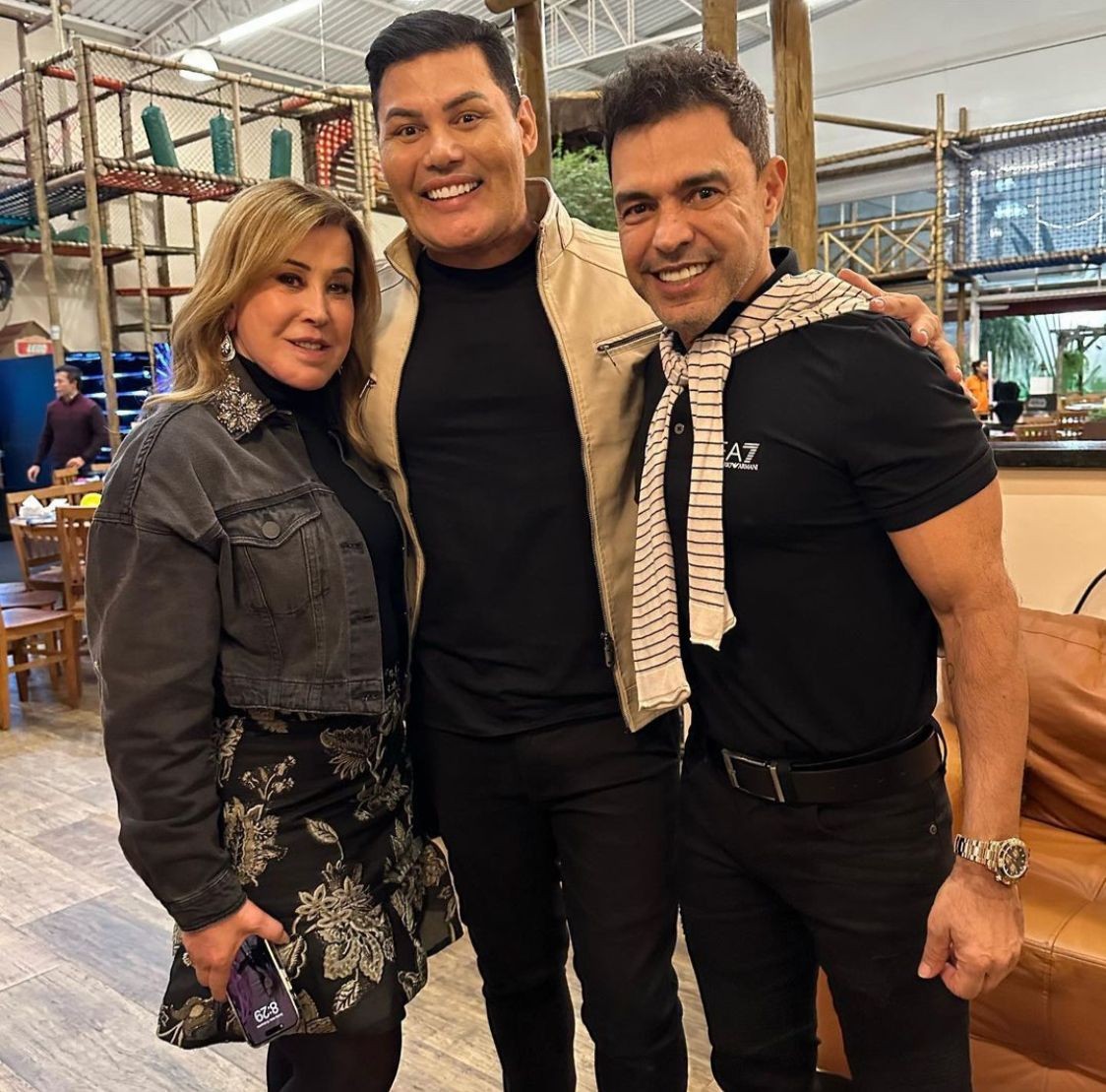 Zezé Di Camargo e Zilu têm reencontro amigável no aniversário do neto — Foto: Instagram