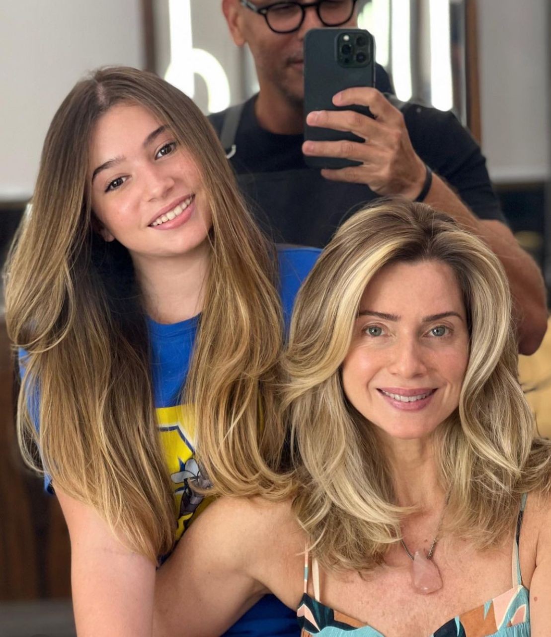 Leticia Spiller posa com a filha em dia de salão de beleza — Foto: Instagram