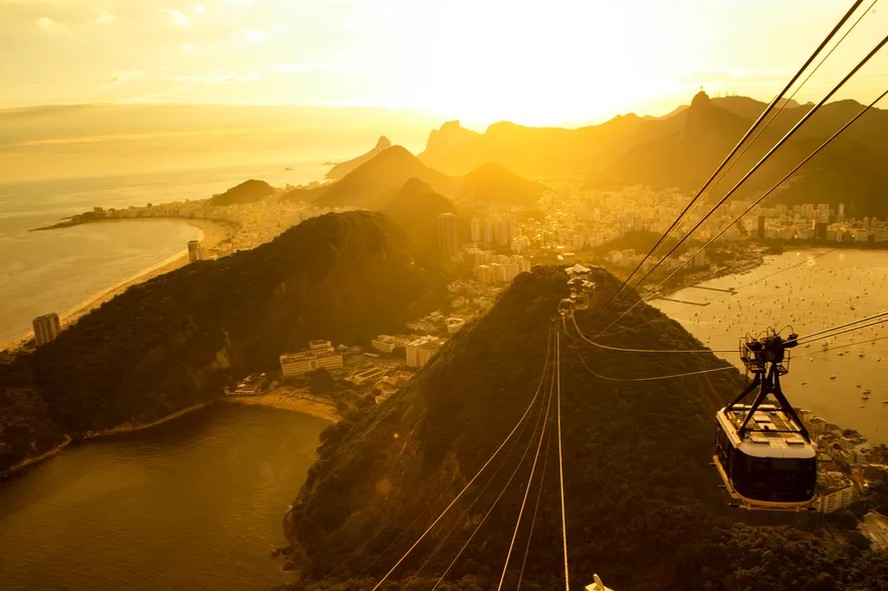 O bondinho chegou ao alto do Pão de Açúcar e foi inaugurado em outubro de 1912