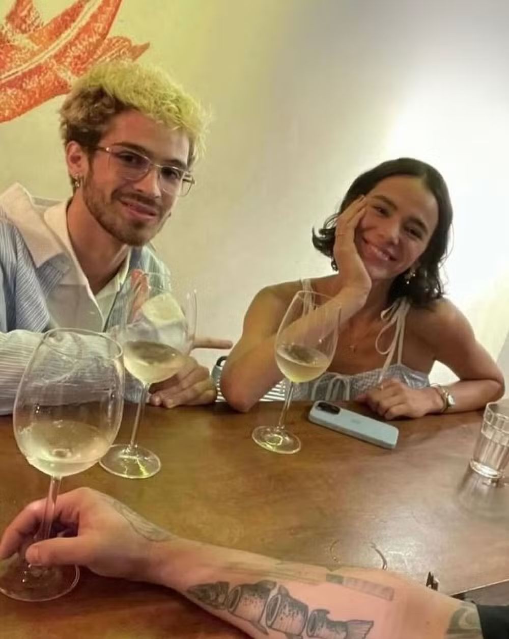 João Guilherme e Bruna Marquezine durante jantar — Foto: Reprodução/Instagram