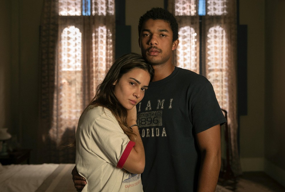 Em 'Renascer': Sandra (Giullia Buscacio) e João Pedro (Juan Paiva) — Foto: Manoella Mello/Rede Globo/Divulgação