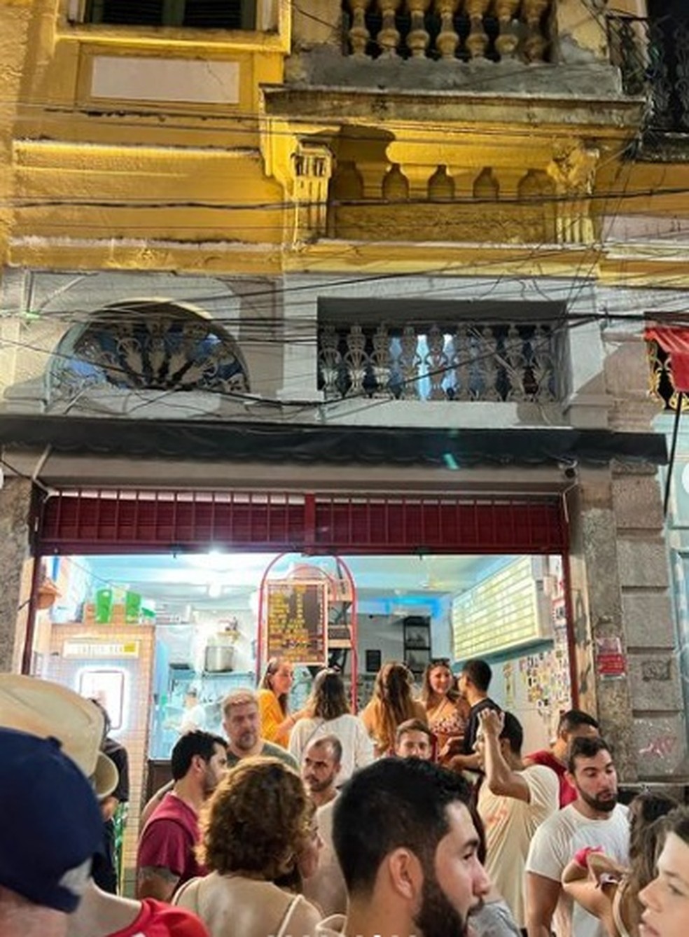 Foto de Mariana Goldfarb no bar Labuta, no Rio — Foto: Reprodução/Instagram