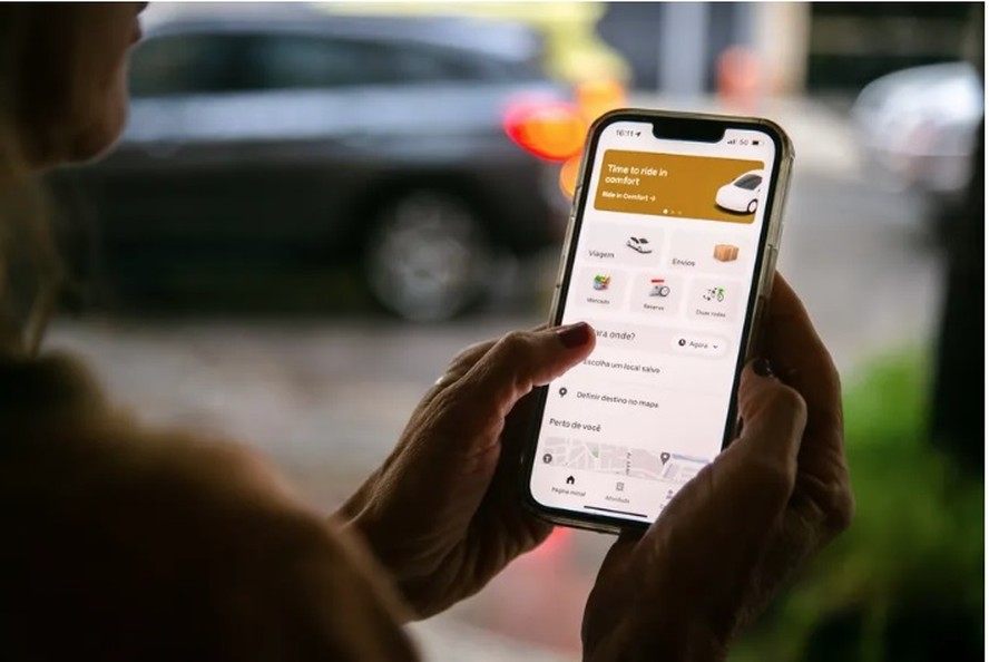 Uber é o aplicativo de serviço de transporte urbano mais popular no Brasil