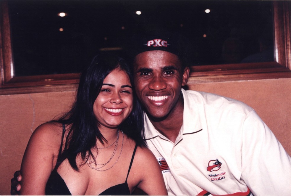 Claudinho e Vanessa Alves Ferreira, a viúva — Foto: Arquivo/Extra