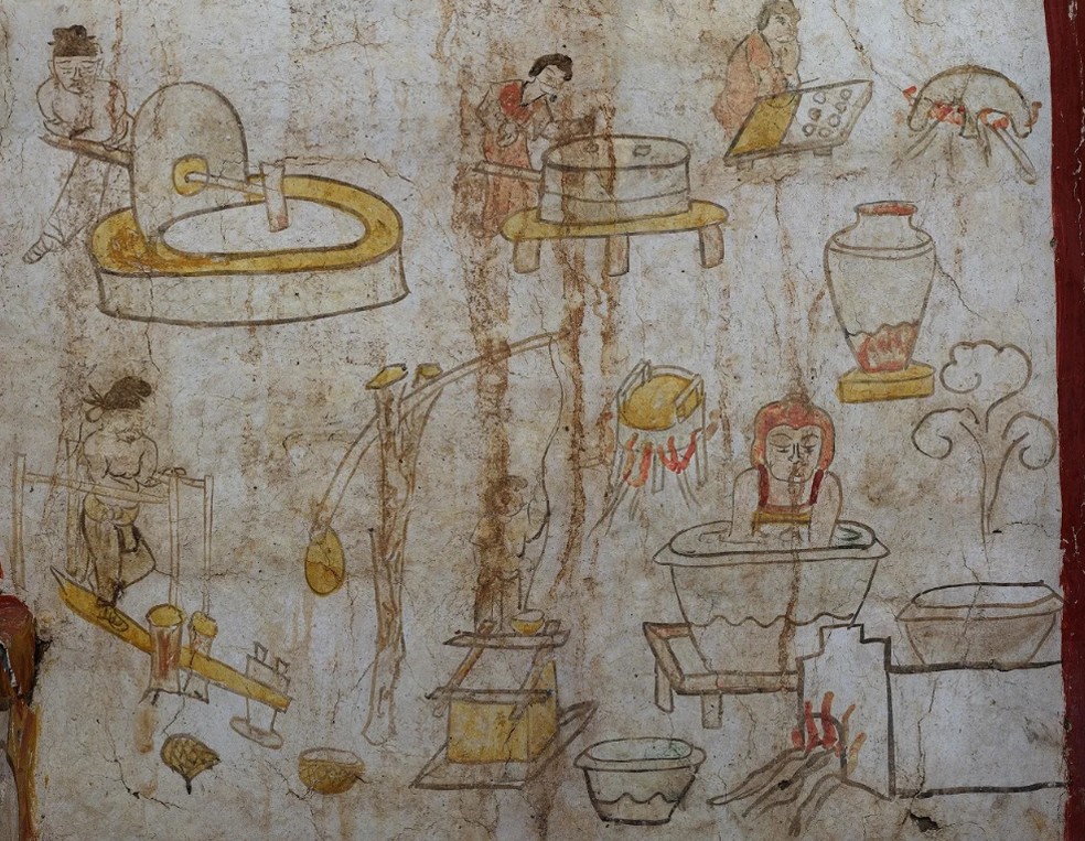 Um dos painéis da tumba contém pinturas que retratam ações do cotidiano do século 8 d.C — Foto: Instituto Provincial de Arqueologia de Shaanxi