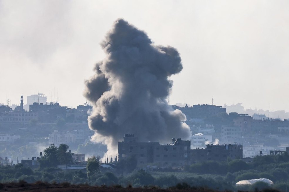 Bombardeio israelense no norte da Faixa de Gaza em 18 de outubro de 2023. — Foto: JACK GUEZ/AFP via Getty Images