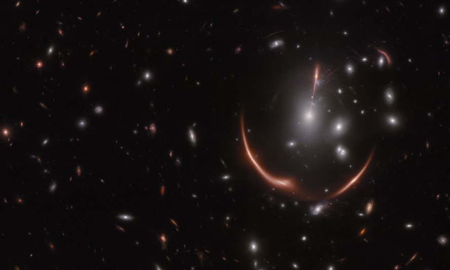 Em dezembro de 2023, o Telescópio Espacial James Webb, da Nasa, detectou uma supernova com imagens múltiplas (efeito de uma lente gravitacional) em uma galáxia distante denominada MRG-M0138