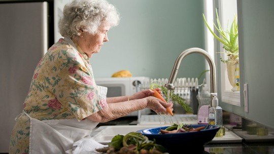 Tarefas domésticas podem prevenir Alzheimer, sugere estudo