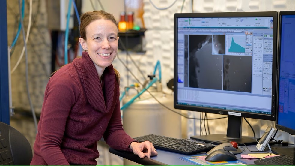 Katherine D. Burgess, geóloga na Divisão de Ciência e Tecnologia de Materiais do NRL — Foto: Laboratório de Pesquisa Naval dos Estados Unidos (NRL)