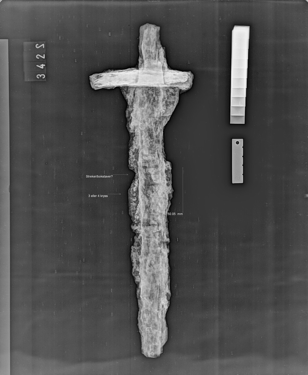 Imagem de raio-X da espada encontrada em Suldal — Foto: Museu Arqueológico da Universidade de Stavanger