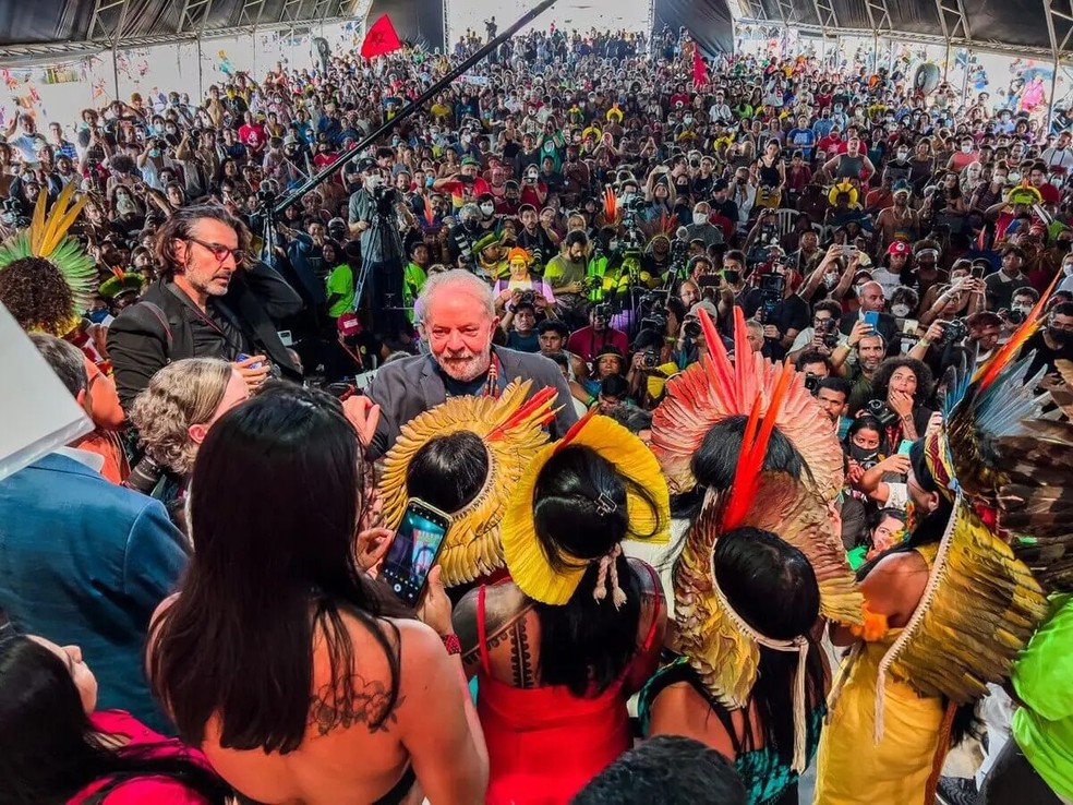 Lula no acampamento do ano passado, quando ainda era pré-candidato à presidência da República — Foto: Kamikiá Ksêdje/Mídia Índia/Apib