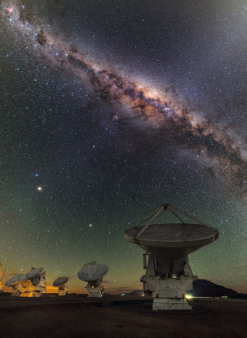 Via Láctea no céu noturno — Foto: ESO/B. Tafreshi