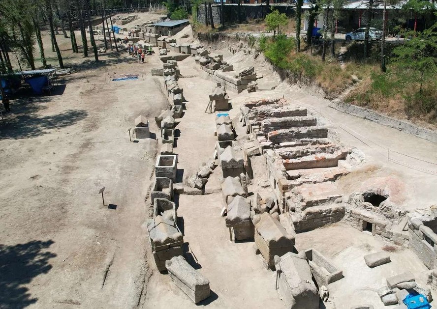 Vista dos trabalhos arqueológicos qeu acontecem na antiga cidade de Tios, em Zonguldak, no norte da Turquia