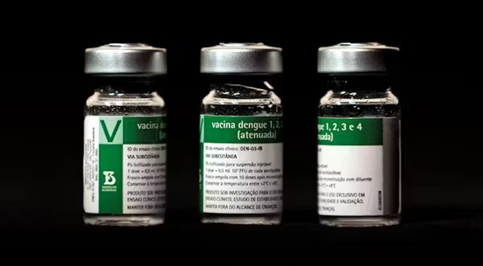 Frascos rotulados da Butantan-DV. Imunizante formulado com quatro sorotipos atenuados demonstrou eficácia média de 80%, alta segurança e tolerabilidade. — Foto: Divulgação/Butantan