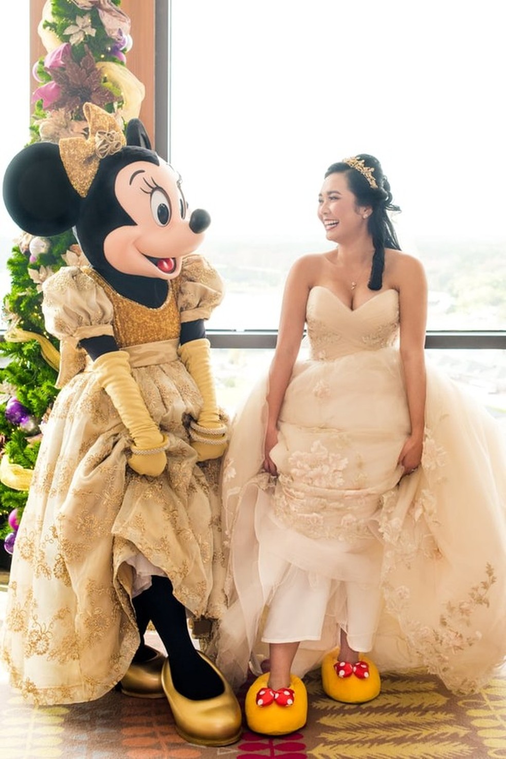 Este casal teve um casamento na véspera de Natal na Disney — e o resultado foi mágico (Foto: Mikkel Paige Photography) — Foto: Glamour