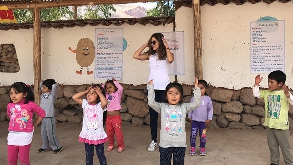 Ensaiando com os niños para o English Day (Foto: Acervo Pessoal) — Foto: Glamour