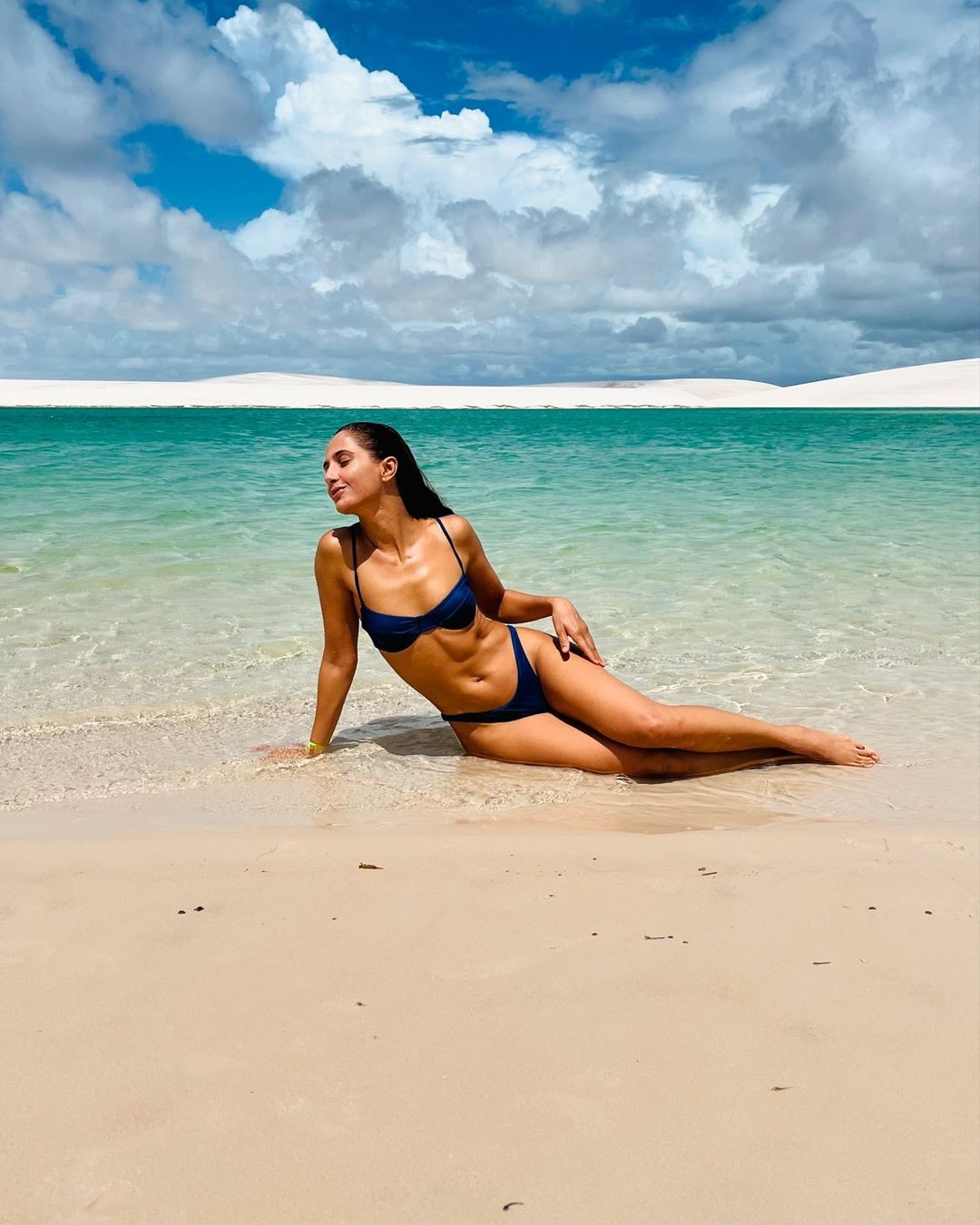 Camila Pitanga nos Lençóis Maranhenses — Foto: Reprodução/Instagram