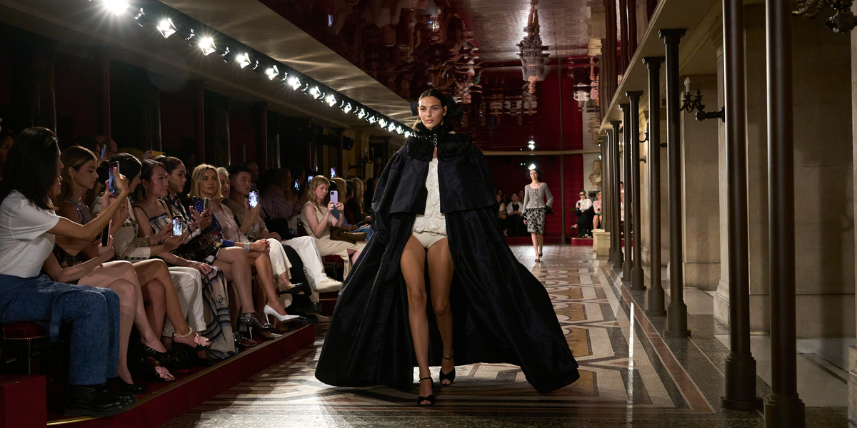 Chanel resgata o drama no desfile de alta-costura, o primeiro após saída de Virginie Viard
